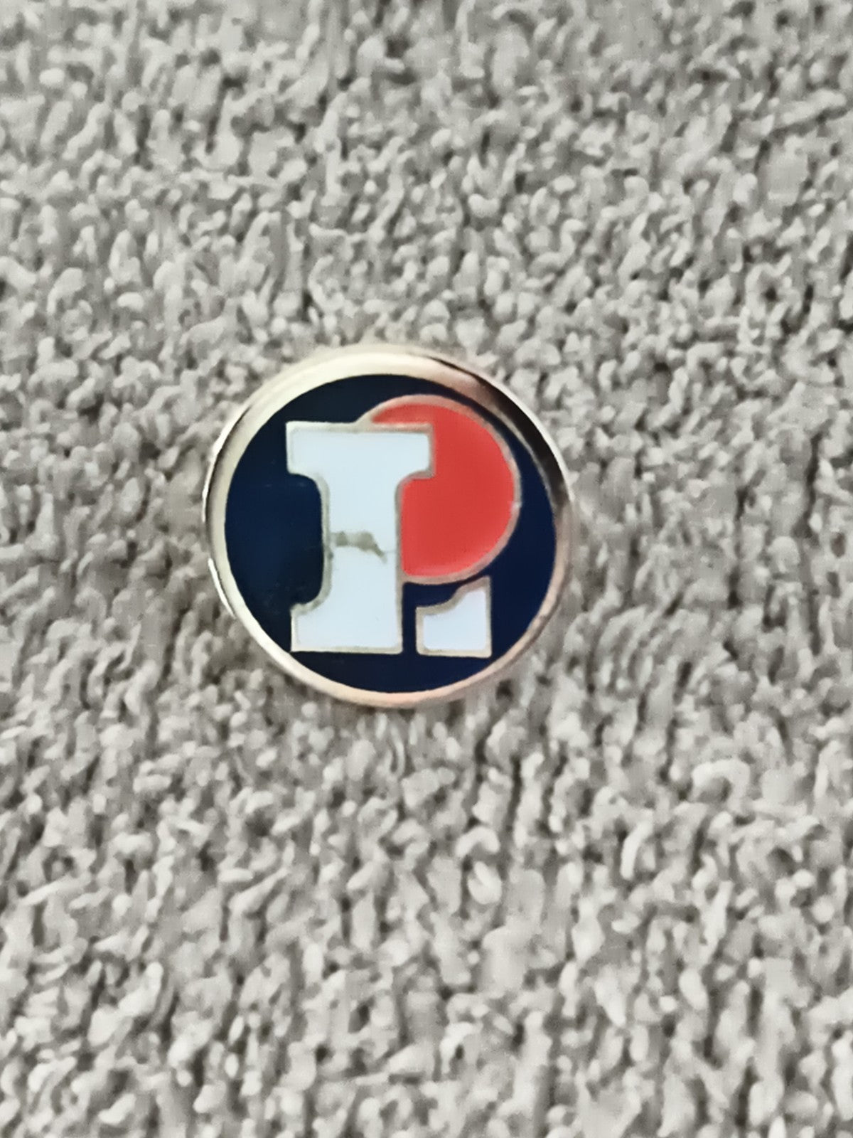 Pin's vintage logo E.Leclerc ancien, rond émaillé, bleu blanc rouge (Ref 9)