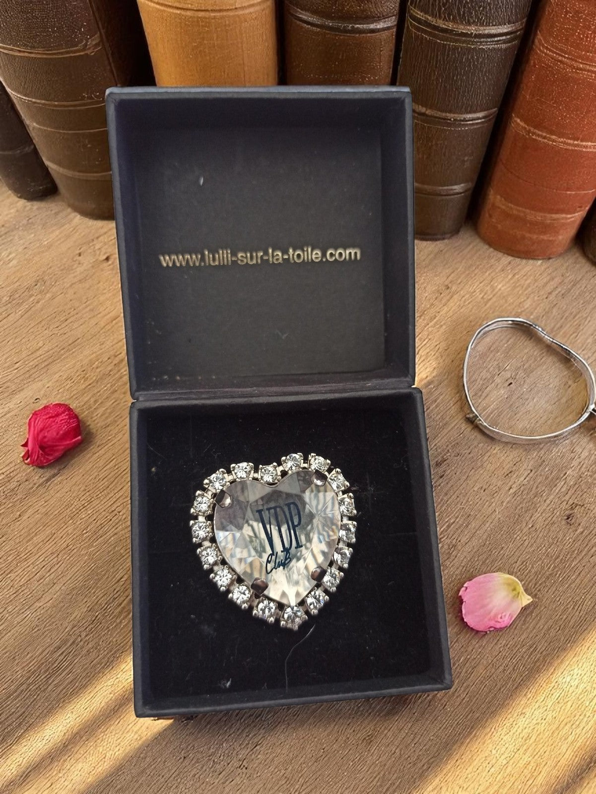 Broche cœur cristal VDP Club vintage signée Lulli strass brillant