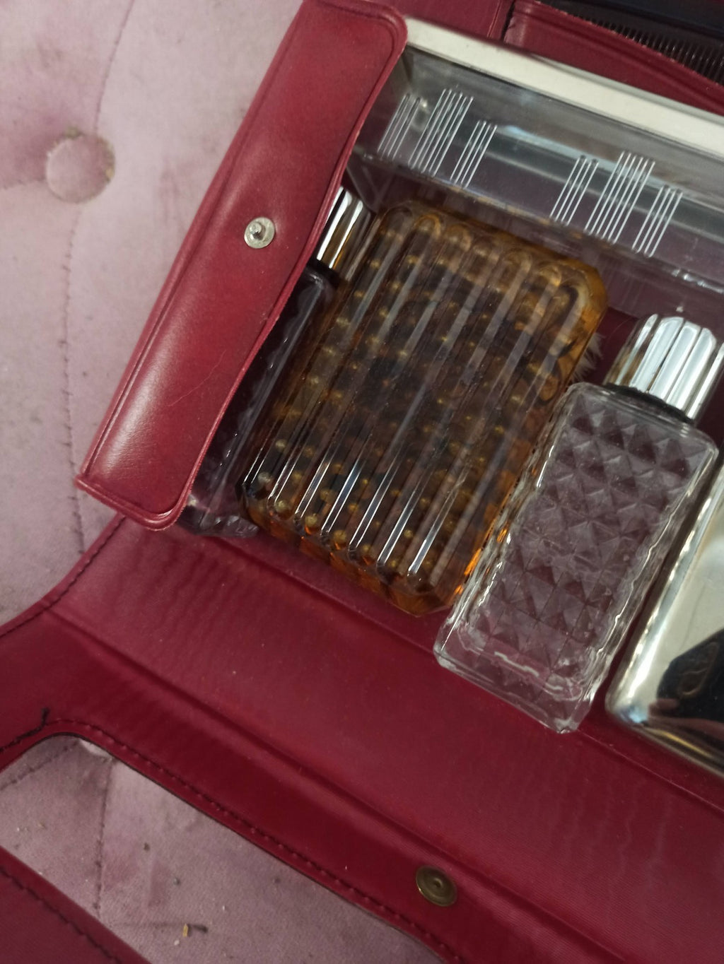 Trousse de toilette vintage années 1940 accessoires bakélite bordeaux miroir