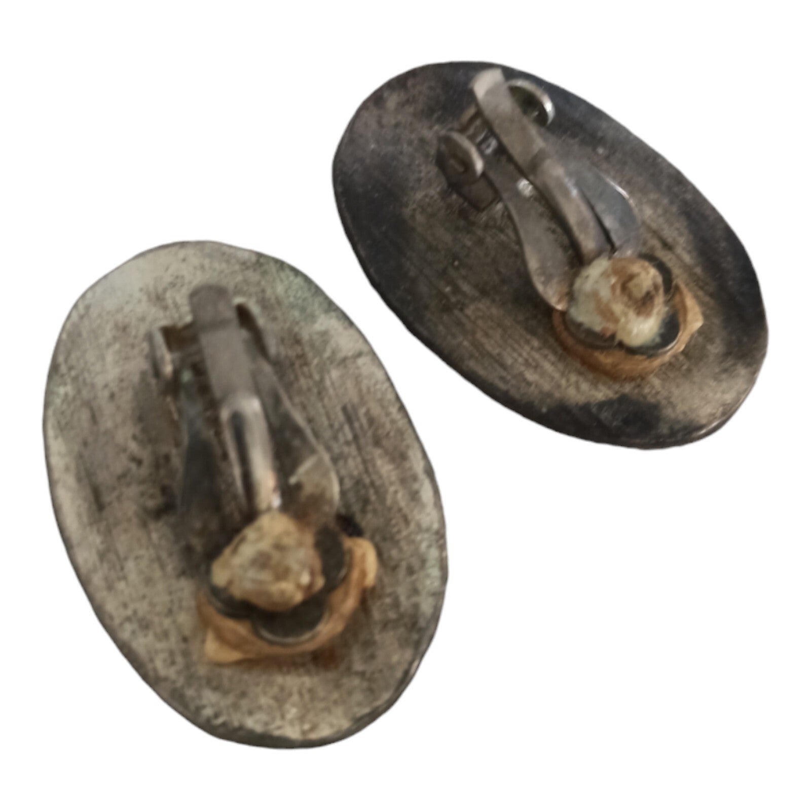 Boucles d’oreilles à clip vintage ovales aspect ethnique métal vieilli