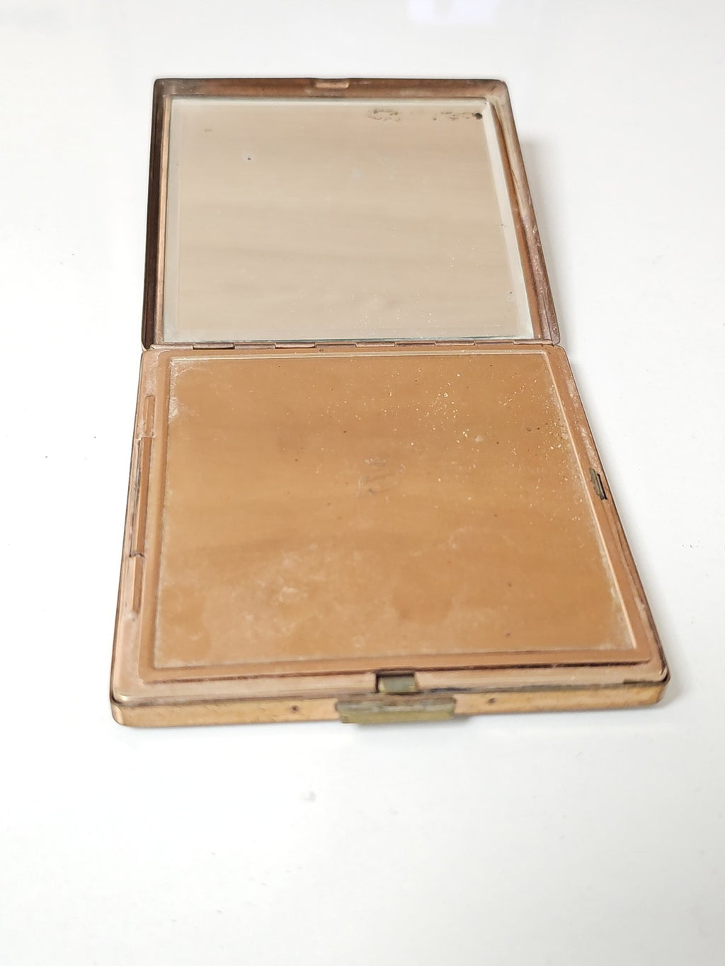 Vintage 1930s engraved gilded metal powder compact retro makeup collector's item