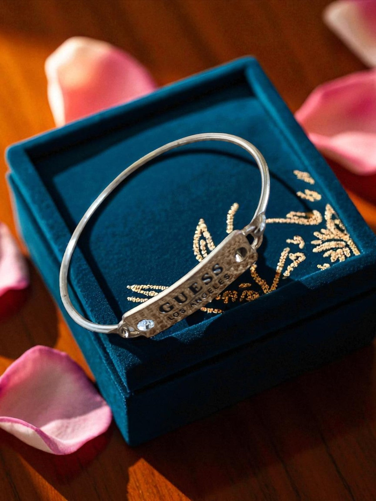 Bracelet rigide Guess vintage métal, logo Los Angeles, style rétro