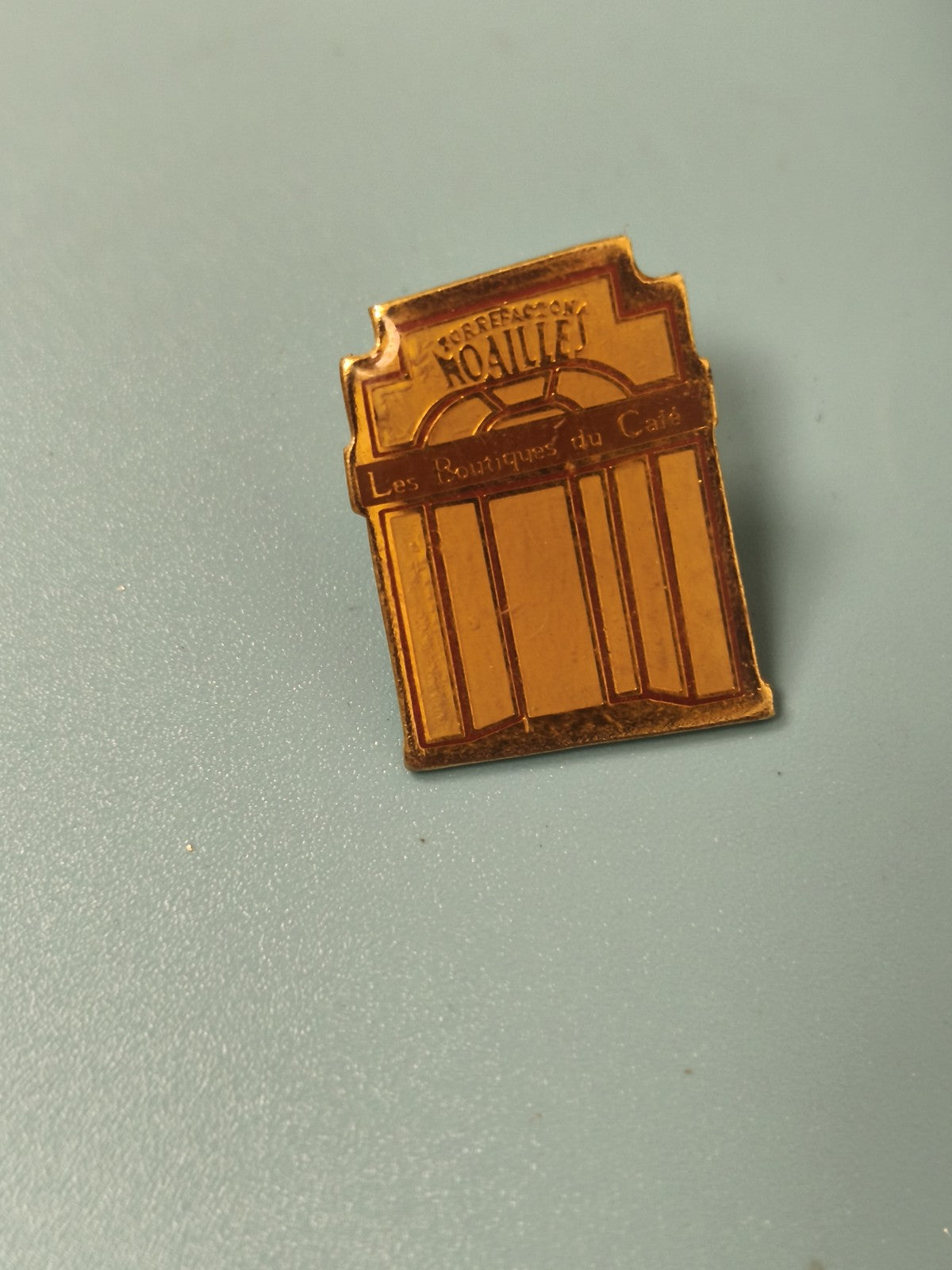 Vintage Anstecker Café Noailles goldene Fassade Die Boutiquen des Cafés Kollektion