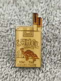 Pin's vintage Camel Lights paquet cigarettes, badge rétro publicitaire (Ref 3)