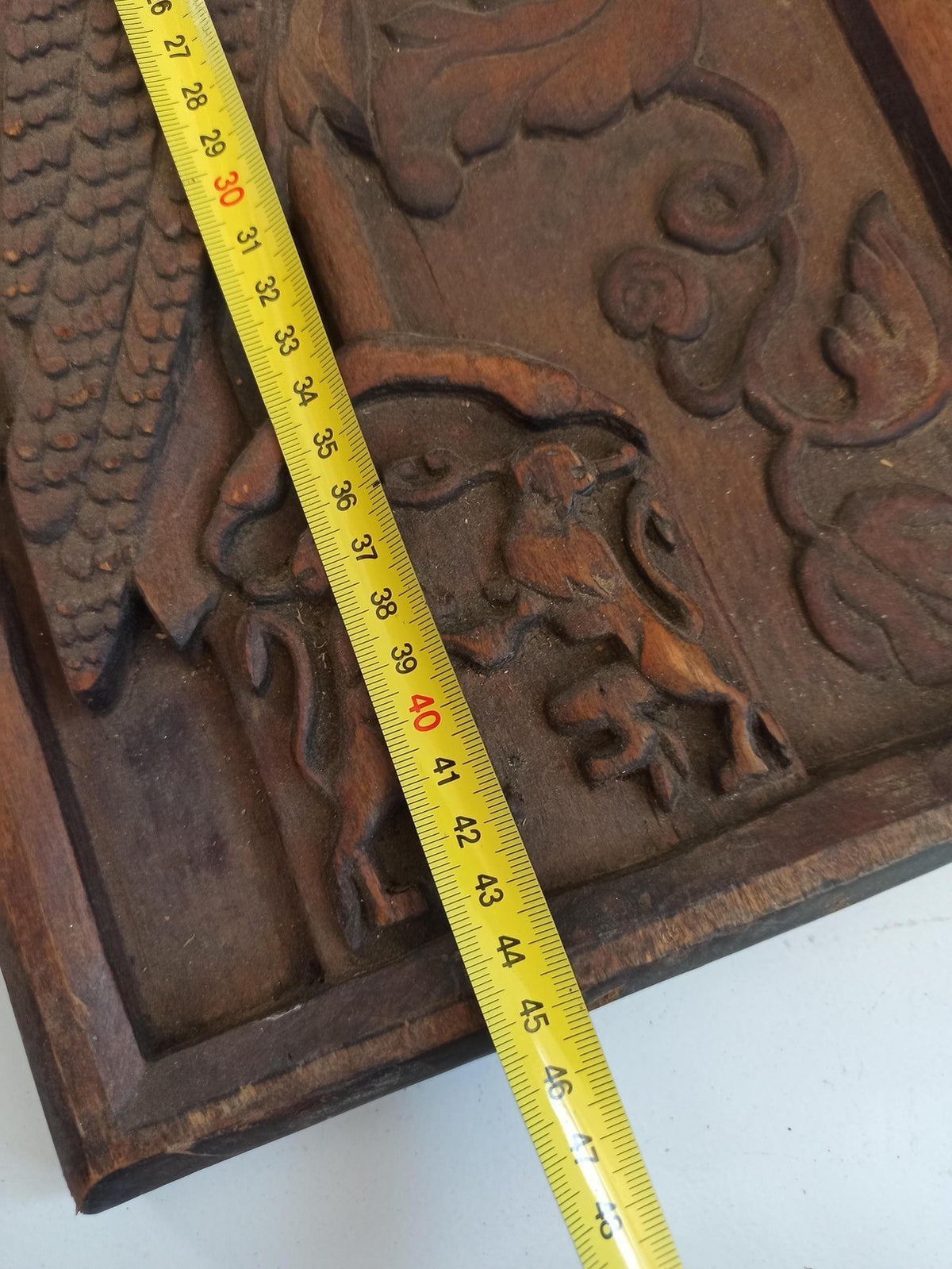Tableau ancien bois sculpté oiseau héraldique décor floral vintage signé Jean