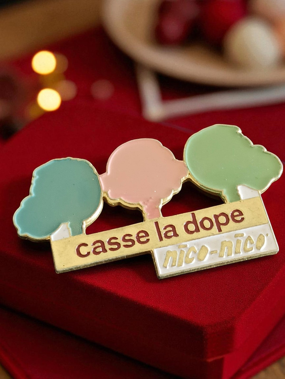 Pin's publicitaire vintage nico-nico "casse la dope" édition limitée