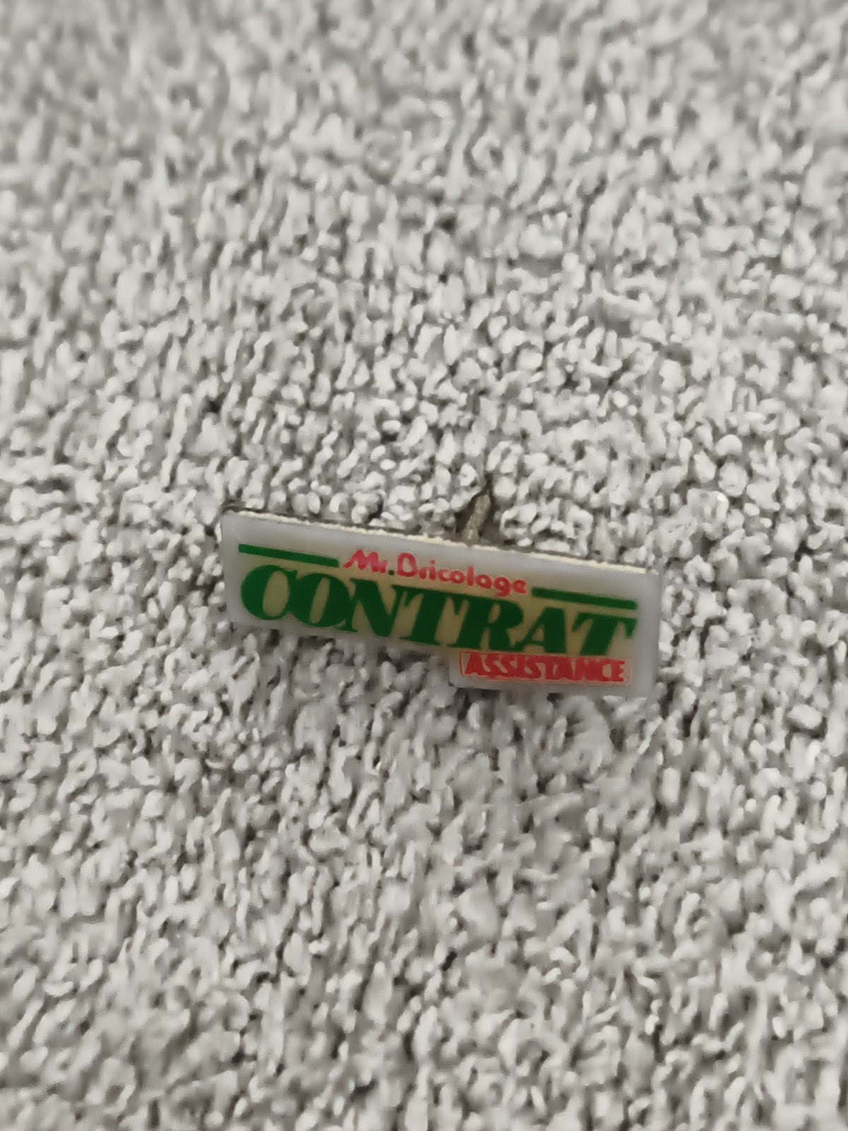 Pin's Mr.Bricolage Contrat Assistance vintage logo publicitaire (Ref 5)