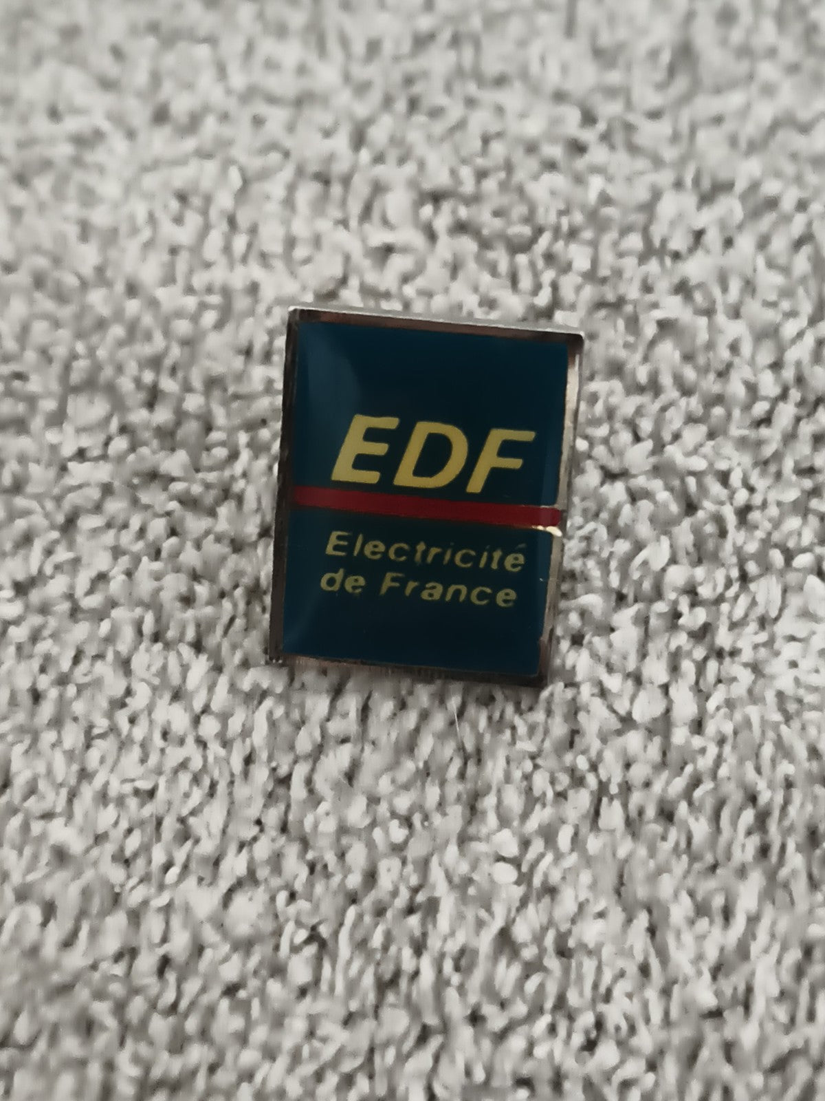 Pin's vintage EDF Electricité de France logo émaillé bleu jaune (Ref 5)