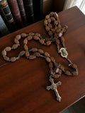 Chapelet vintage rétro, perles aspect bois, croix métal, médaille religieuse