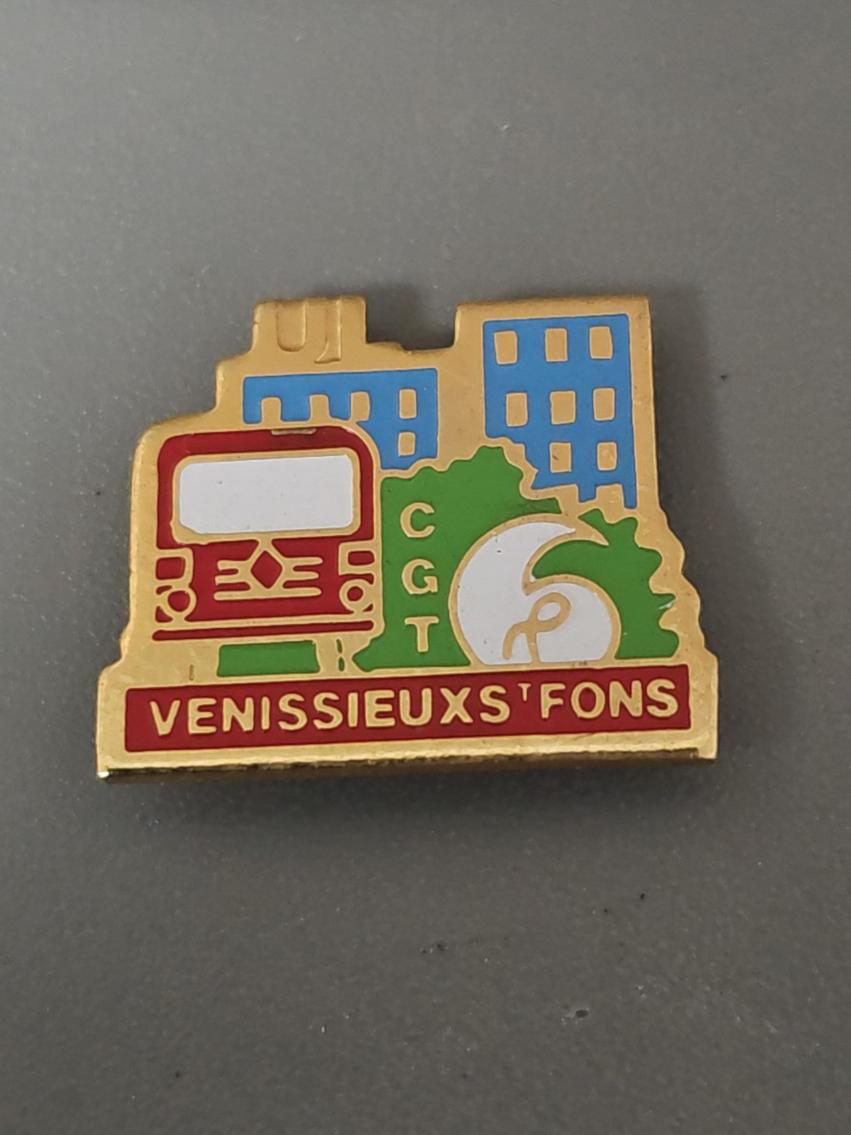 Pin's rétro ancien Venissieux St Fons collection badge vintage France rare