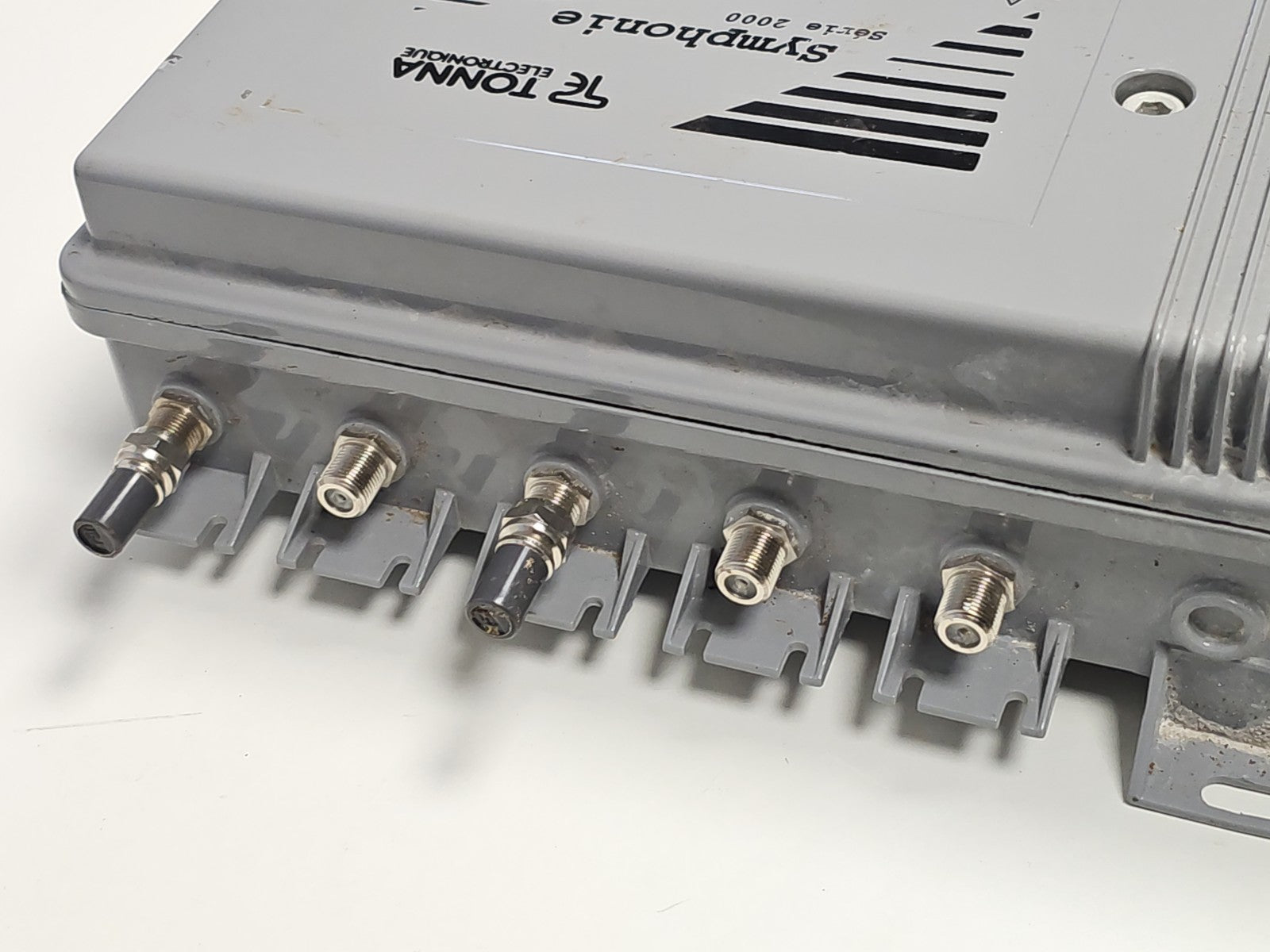 Amplificateur TV Tonna Symphonie pour antenne collective immeuble signal TNT