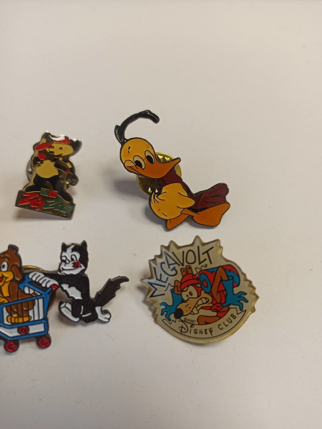 Lot 5 pin's vintage dessins animés cartoons anciens Disney Looney Tunes France