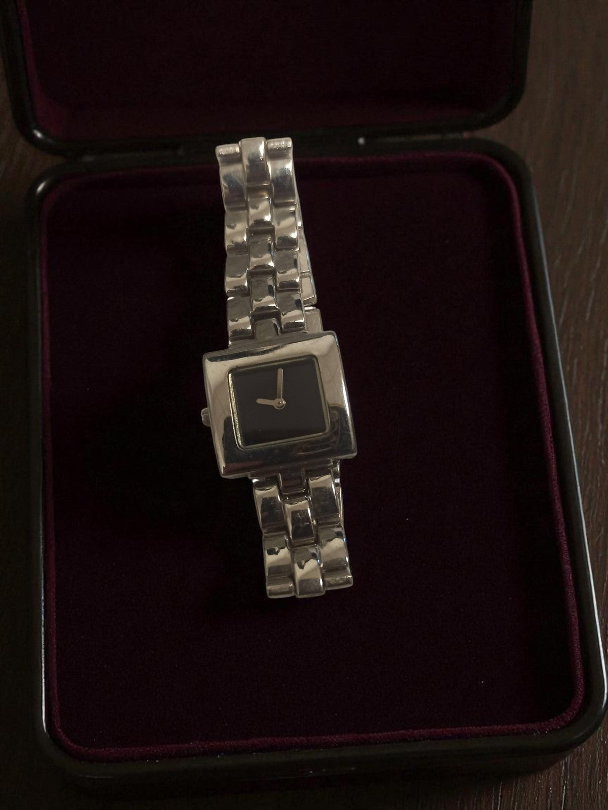 Montre femme Yves Rocher vintage cadran noir bracelet métal rétro