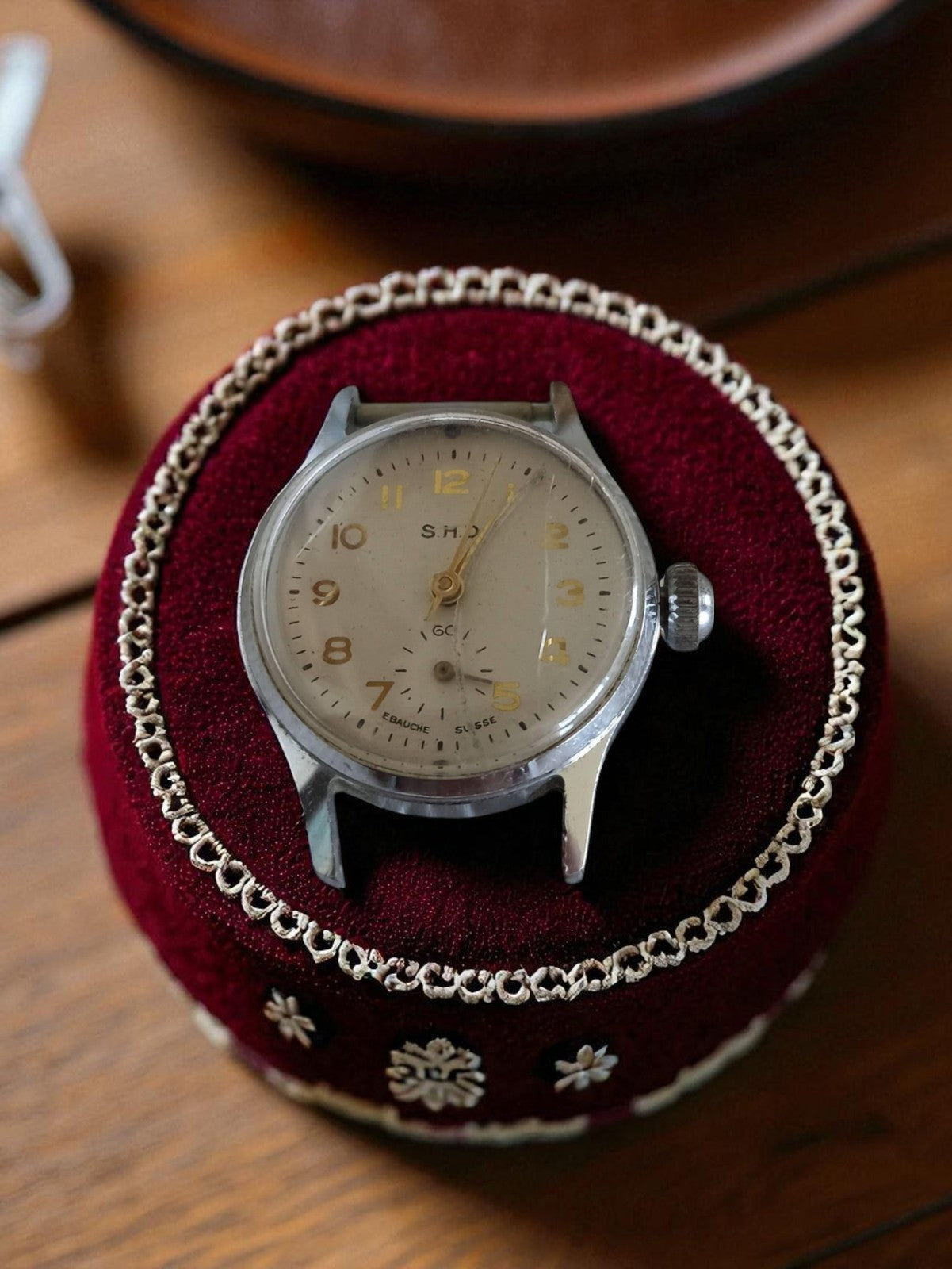 Montre mécanique vintage SHD femme cadran crème Suisse non testée rétro