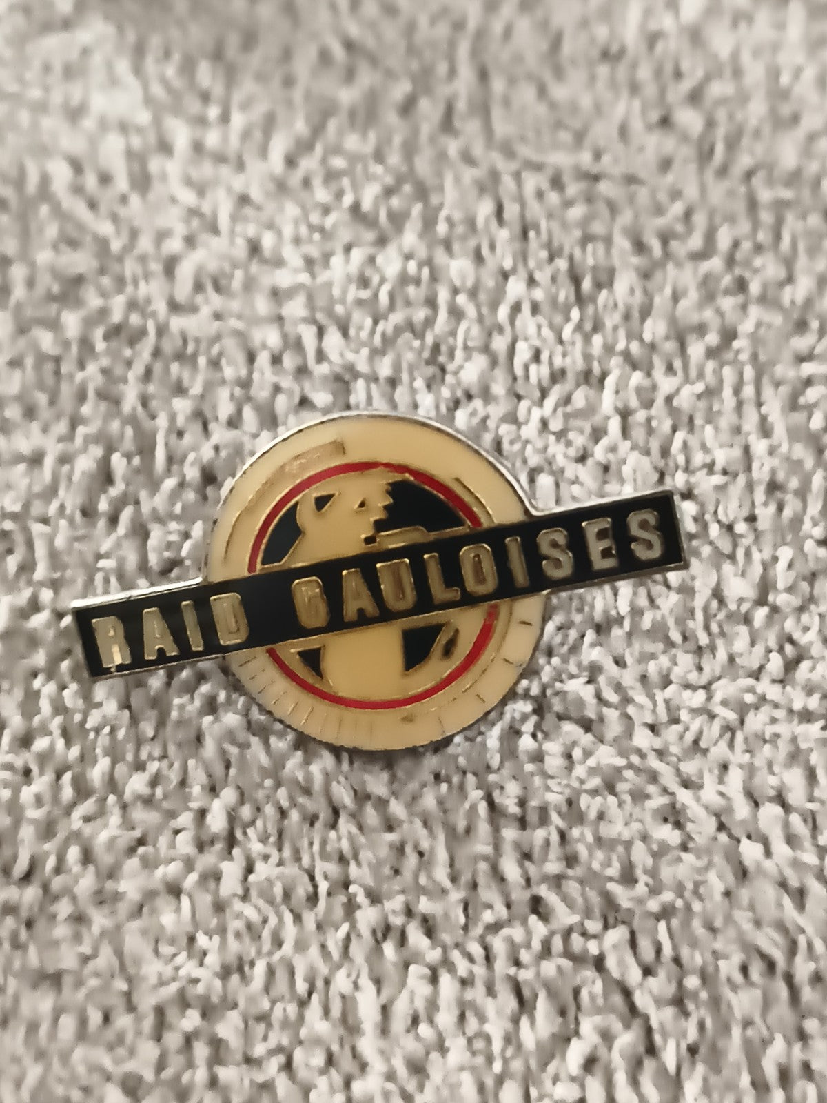 Pin's vintage RAID GAULOISES logo émaillé ancien badge broche (Ref 6)