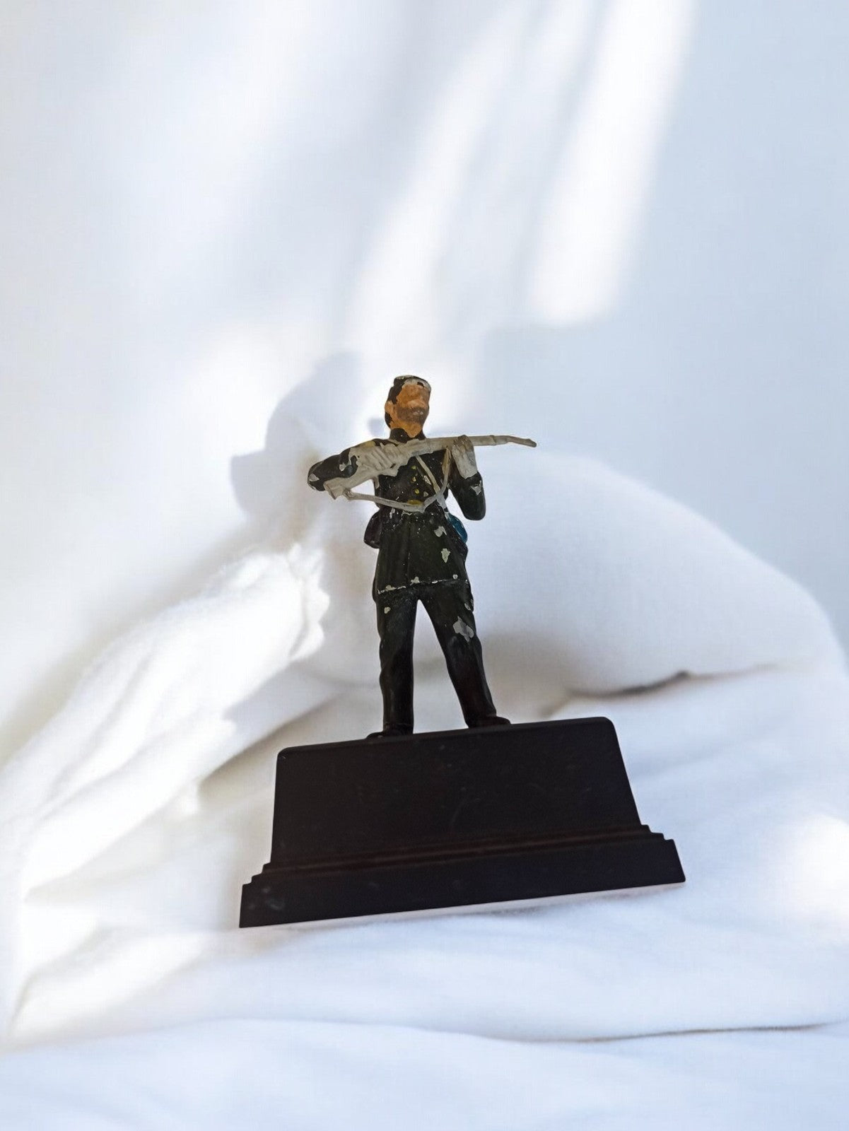 Ancien petit soldat vintage à identifier jouet collection figurine rétro