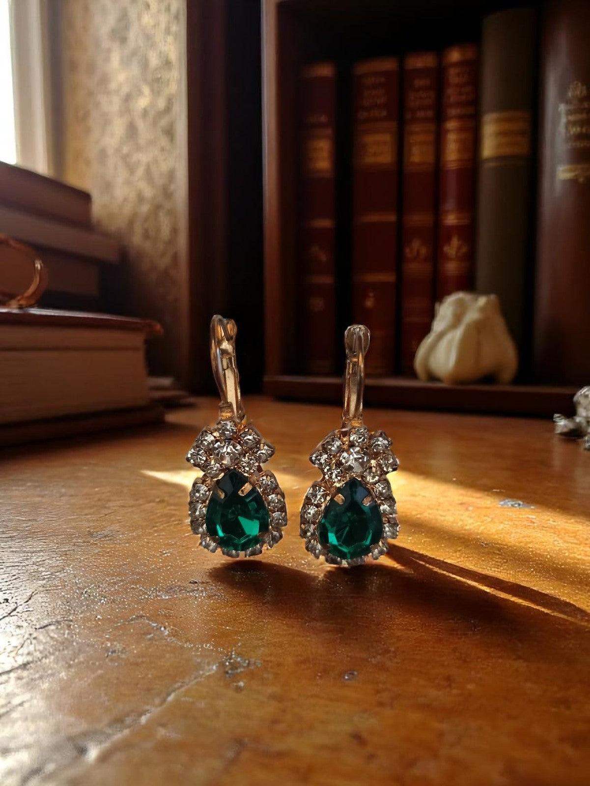 Boucles d’oreilles vintage rétro strass vert émeraude, pendantes, style ancien