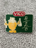 Pin's Vico vintage personnage tableau vert H2O, badge rétro années 90 (Ref 9)