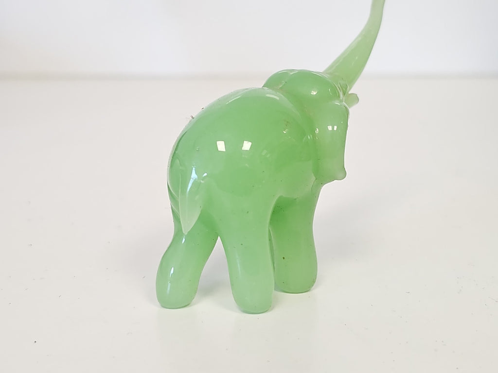 Petite sculpture vintage éléphant en pierre naturelle, objet ancien collection d