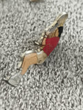 Pin's vintage joueur de basket rouge émaillé – badge sportif années 90 (Ref 4)