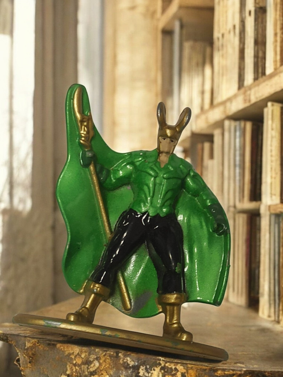 Figurine métal Marvel Loki vintage, cape verte, rare, statuette décorative