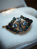 Broche vintage rétro dorée strass bleu, bijou ancien fantaisie brillant