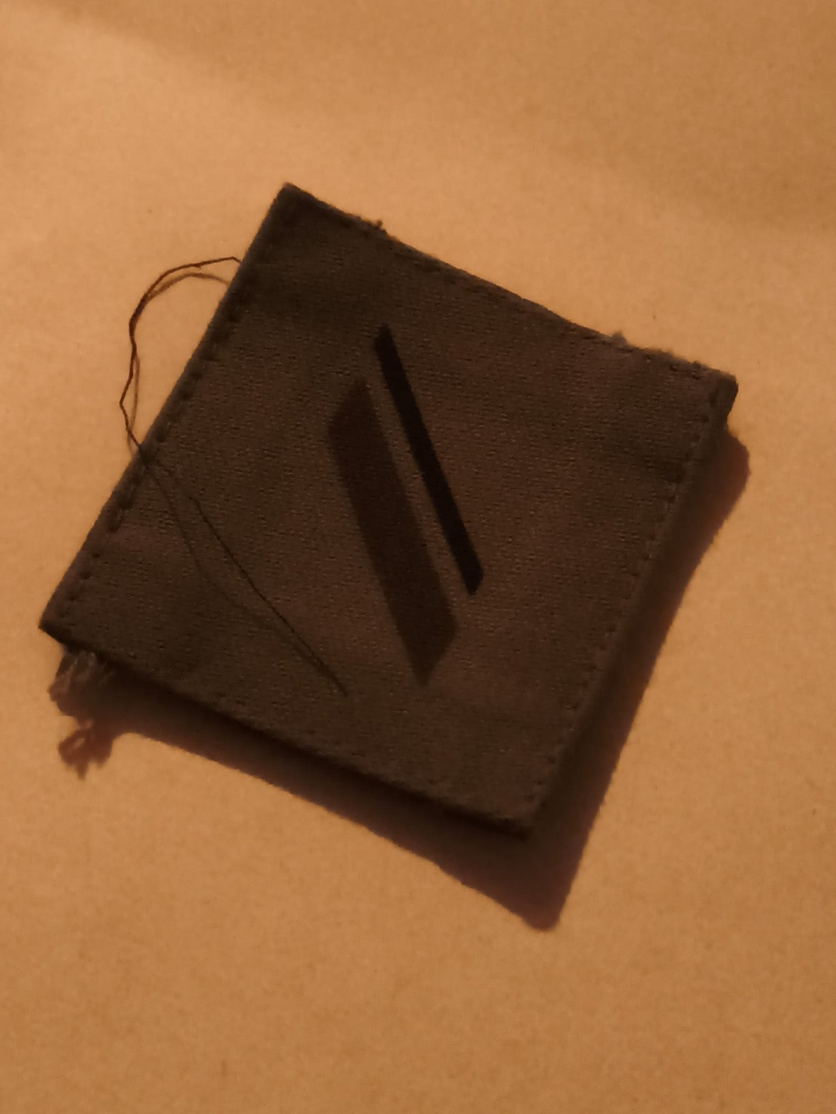 Écusson ancien tissu noir insigne militaire vintage patch brodé