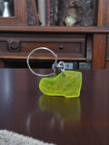 Porte-clés vintage forme chaussure translucide jaune rétro métal