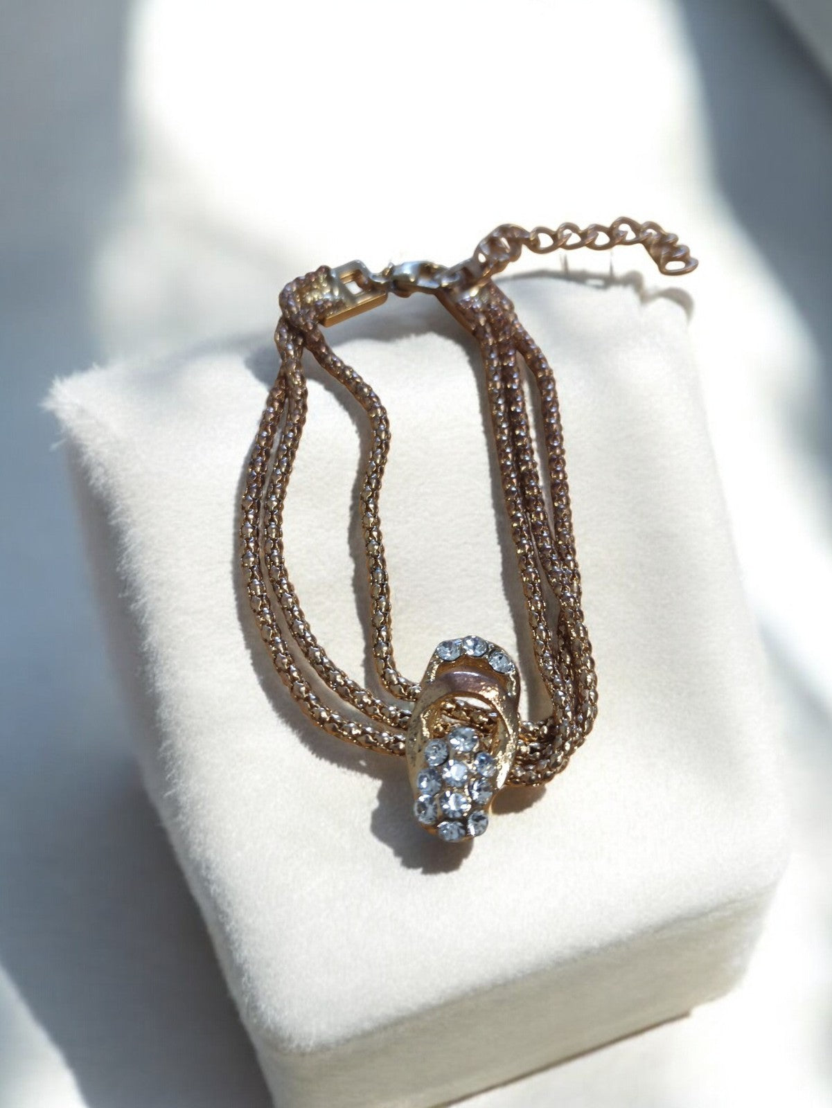 Bracelet ancien rétro fantaisie doré à mailles et strass, bijou vintage collecti