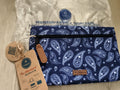 Pochette Cabaia bleu motif cachemire zip 24 cm neuve accessoire sac