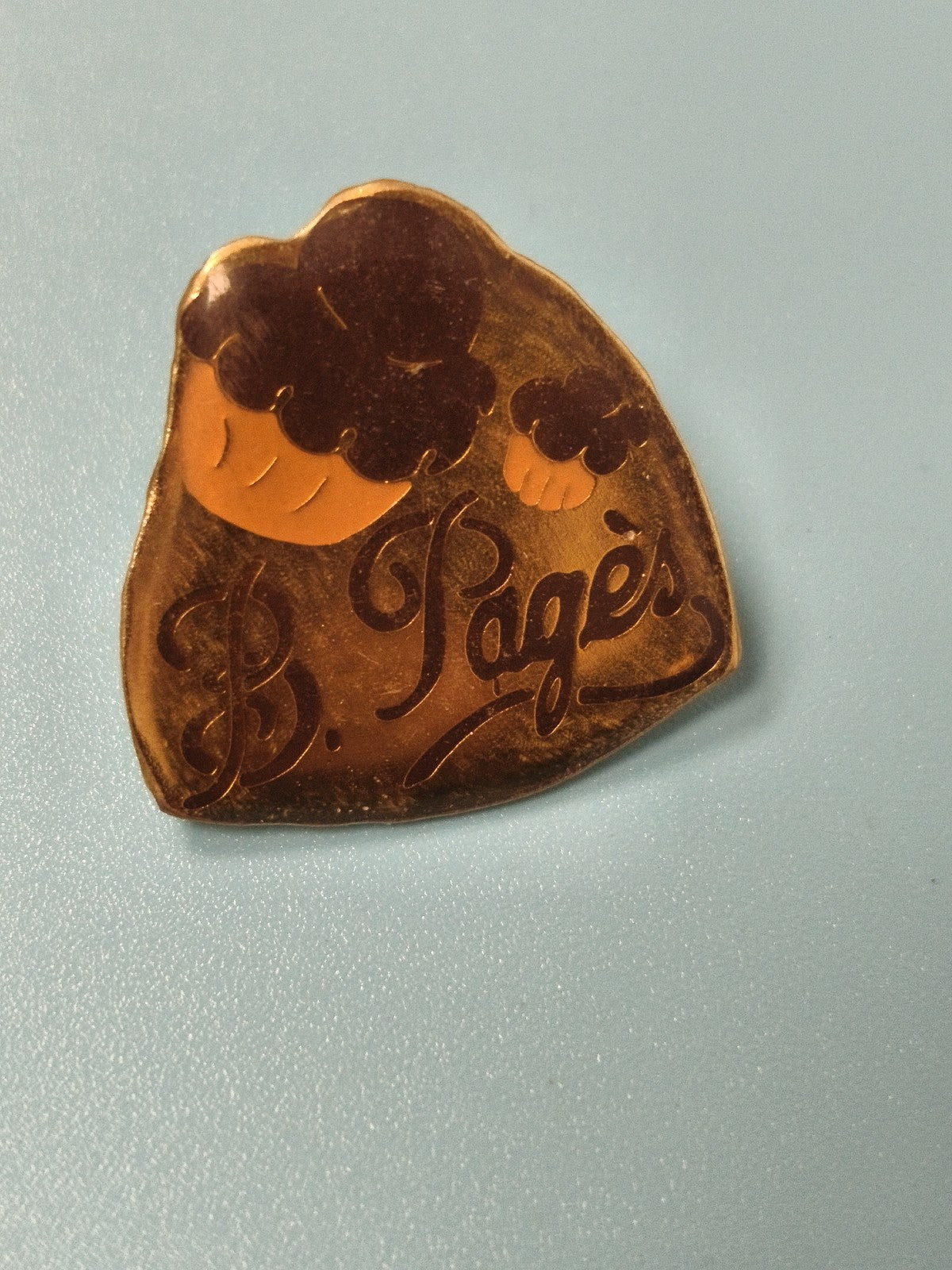 Vintage pin's B. Pagès, forme originale, illustration stylisée, collection