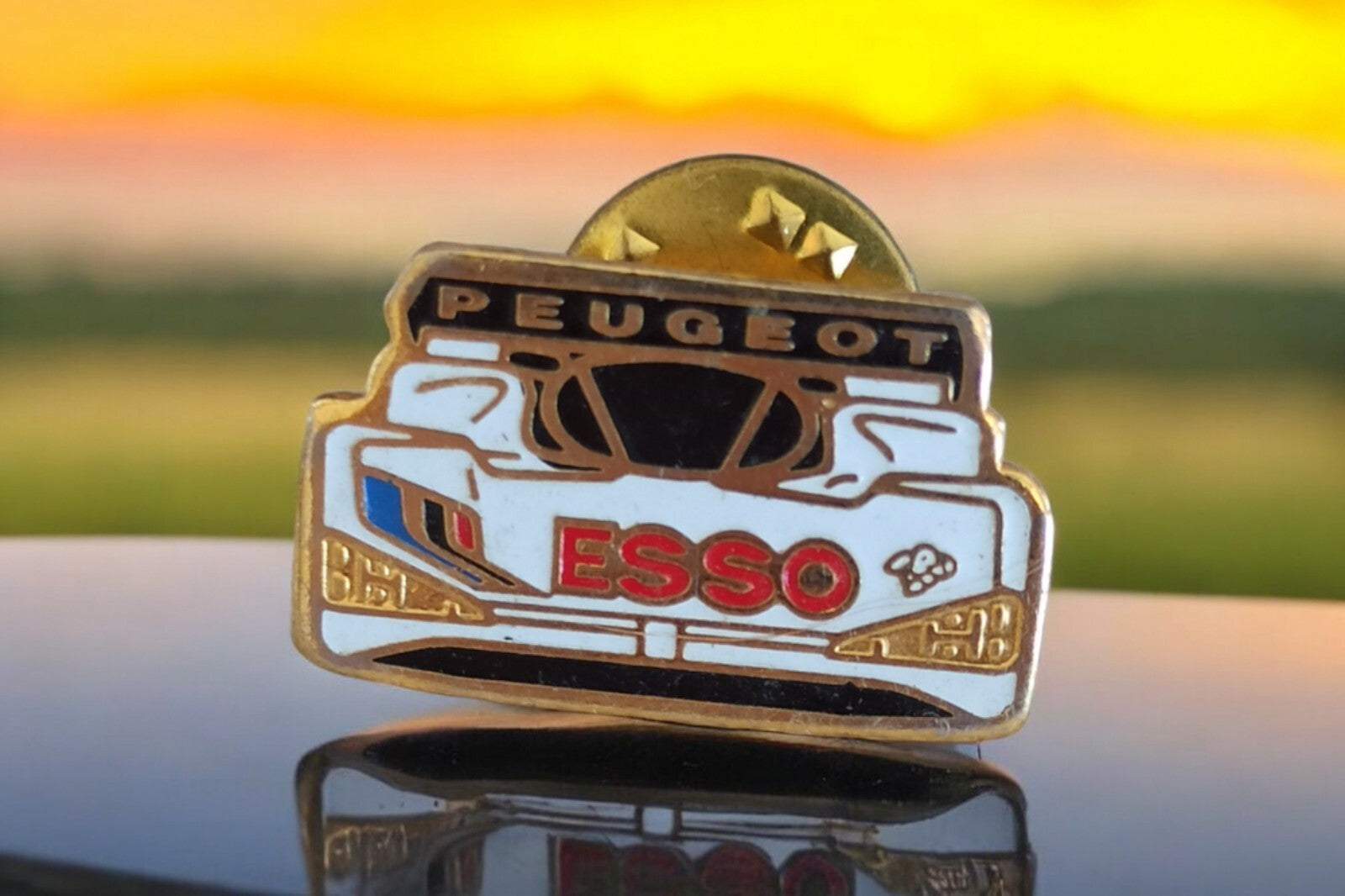 Pin's Peugeot Esso vintage voiture sport rétro années 90 automobile