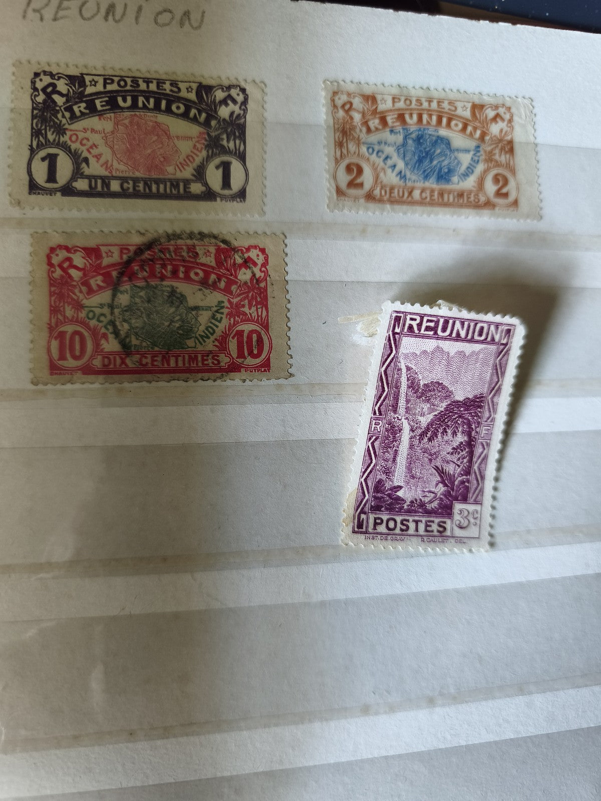 Lot anciens timbres Réunion vintage à trier ? Océan Indien, divers centimes