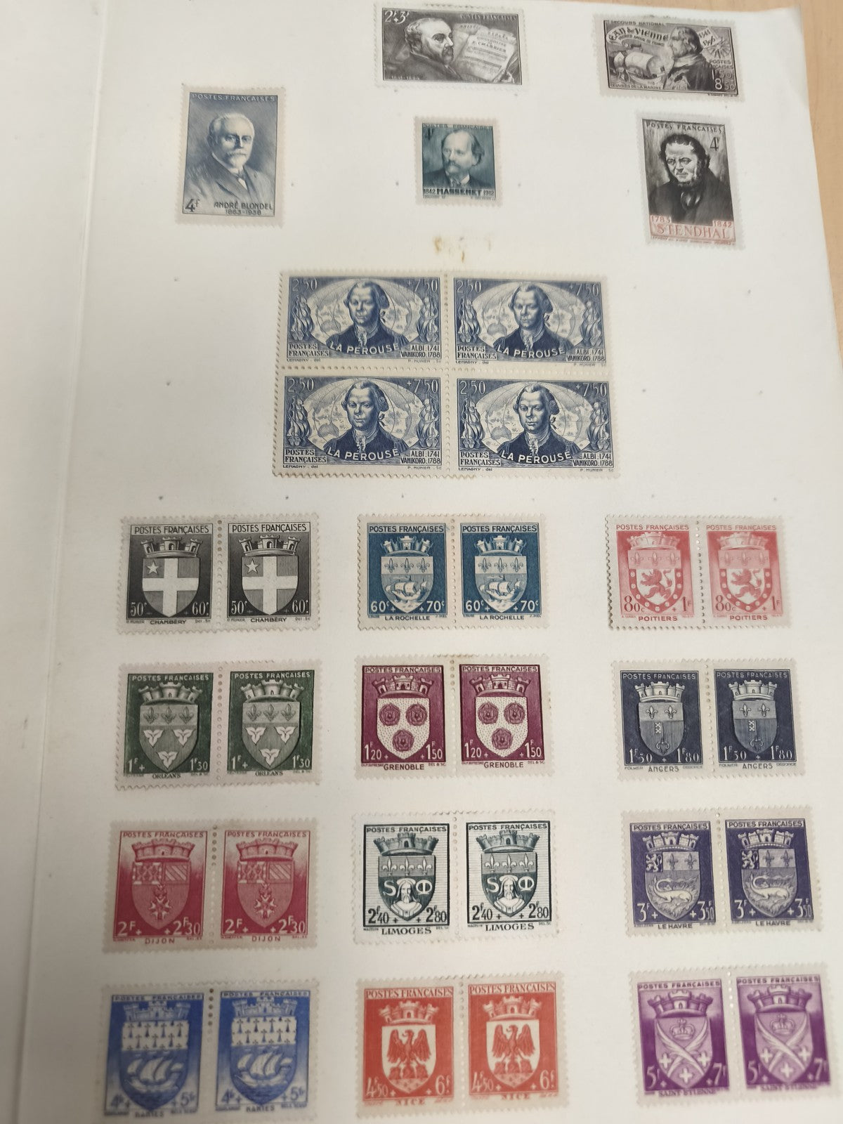 Lot timbres France anciens illustrés blasons La Pérouse portraits philatélie