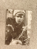 Carte postale ancienne Marlon Brando moto cuir vintage photo noir et blanc
