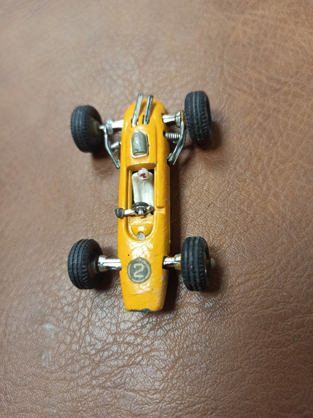 Figurine rétro Penny Polytoys voiture jaune vintage années 80 jouet ancien rare
