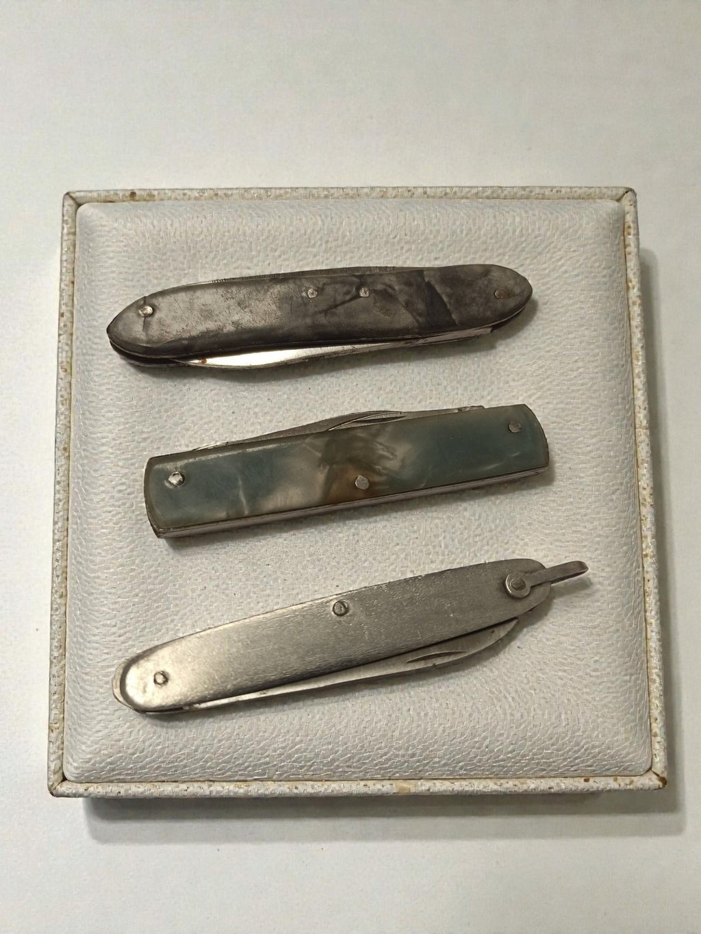 Couteaux pliants anciens vintage années 70 lot de 3 modèles rétro Ancie