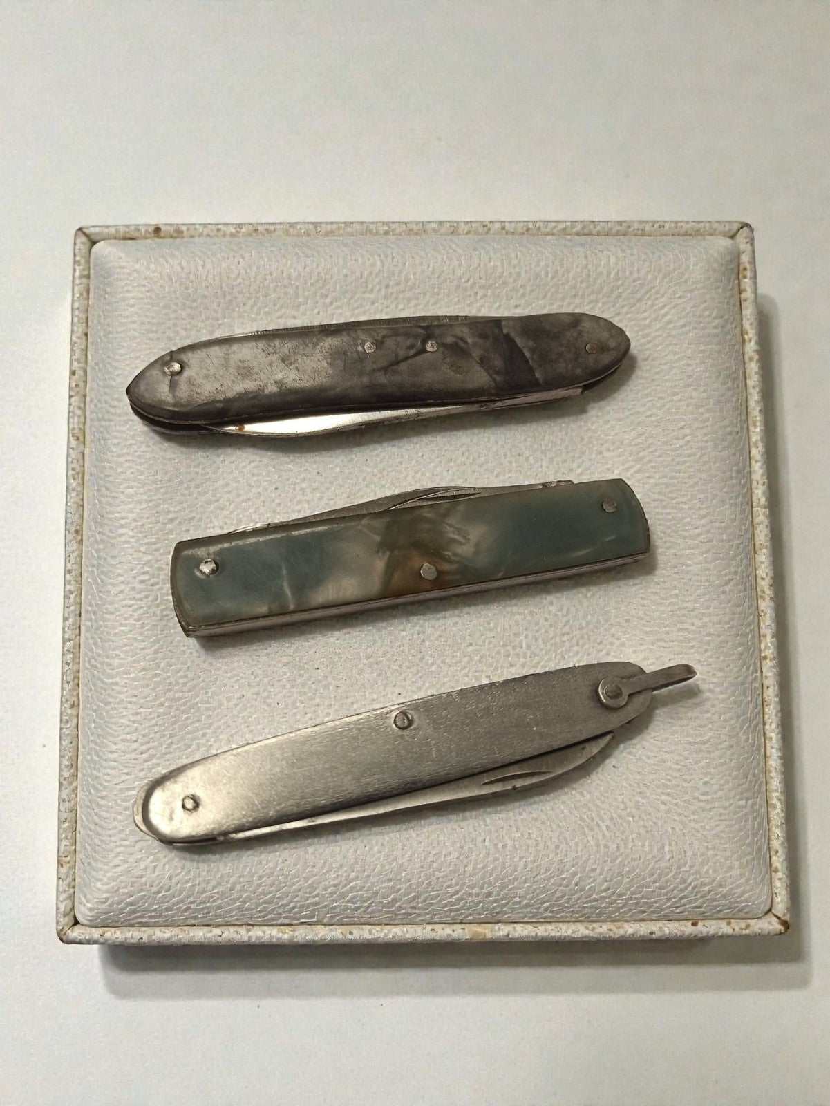 Couteaux pliants anciens vintage années 70 lot de 3 modèles rétro Ancie