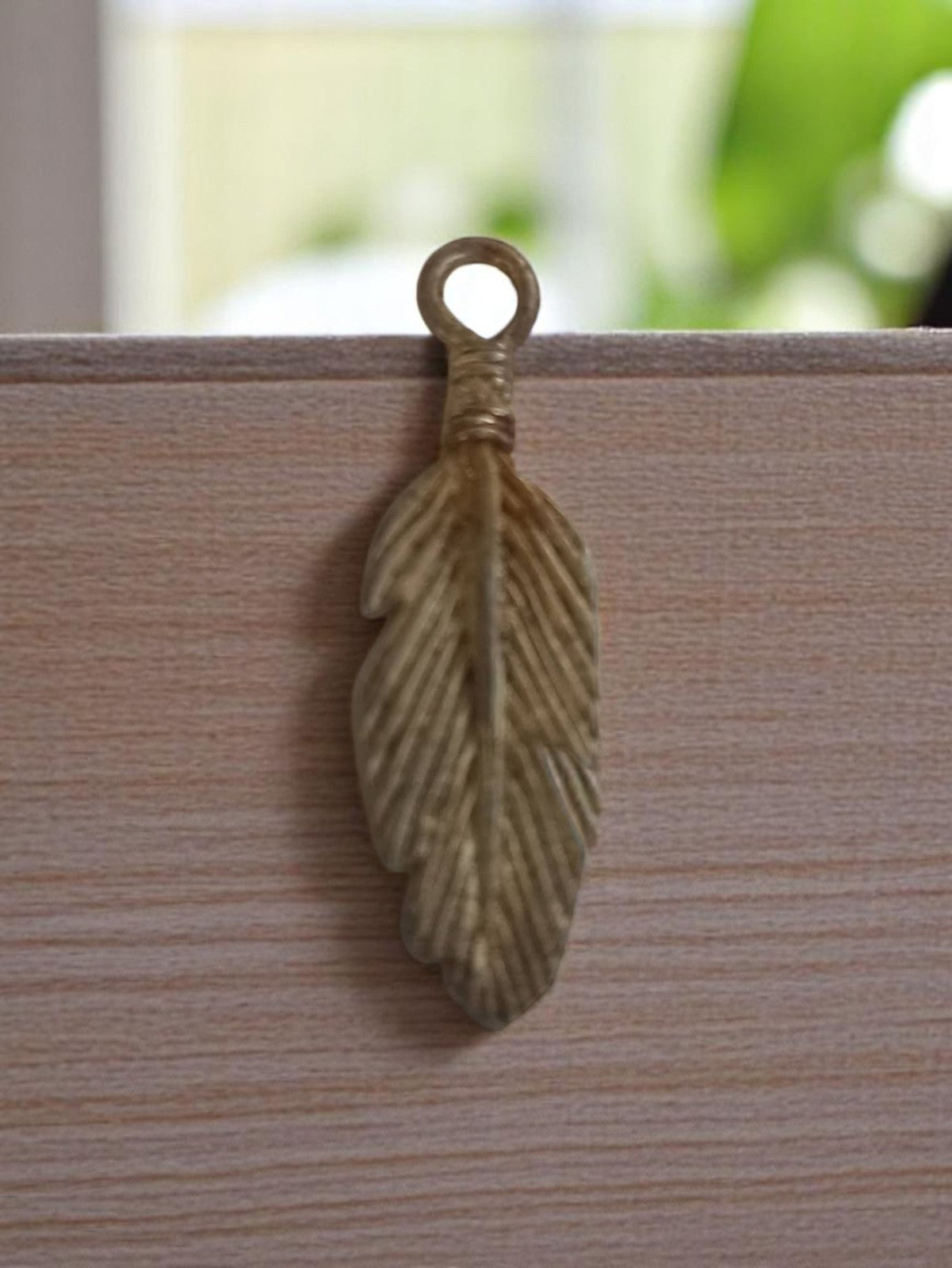 Pendentif plume vintage métal doré années 50 bijou rétro deadstock