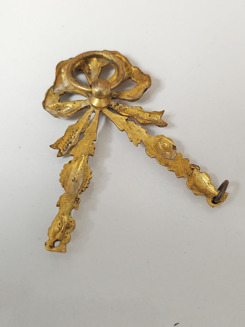 Broche ancienne vintage, bijou rétro, potentiellement plaqué or, collection déco