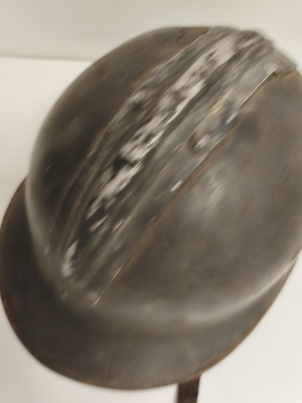 Casque Adrian ancien WW1 militaire, finition sombre, casque français 14-18