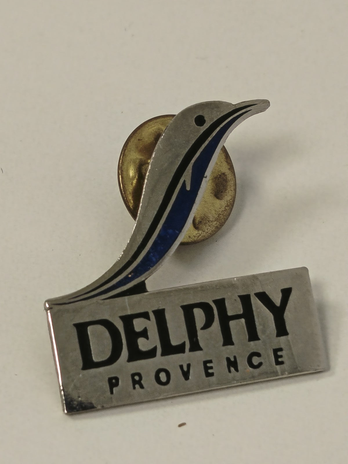 Pin's ancien Delphy Provence rétro, badge collection vintage, objet publicitaire