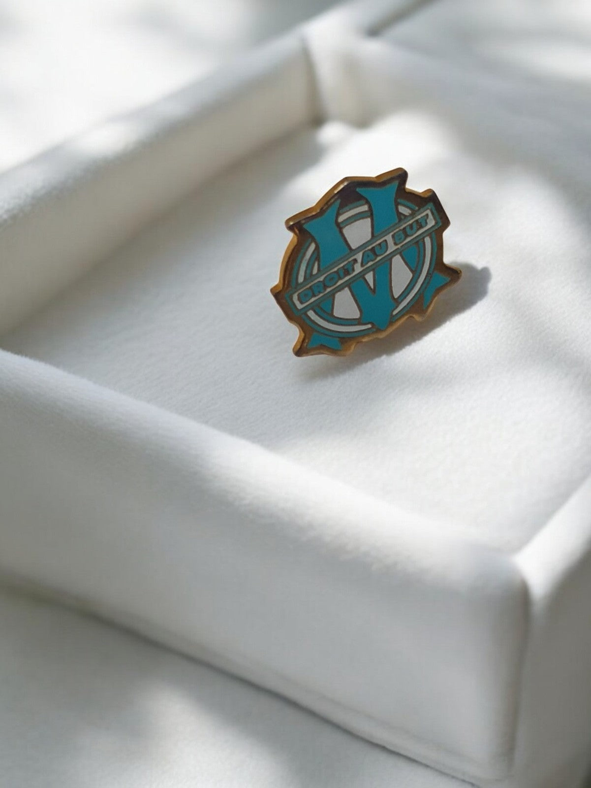 Pin's Olympique de Marseille vintage bleu blanc rétro OM football ancien