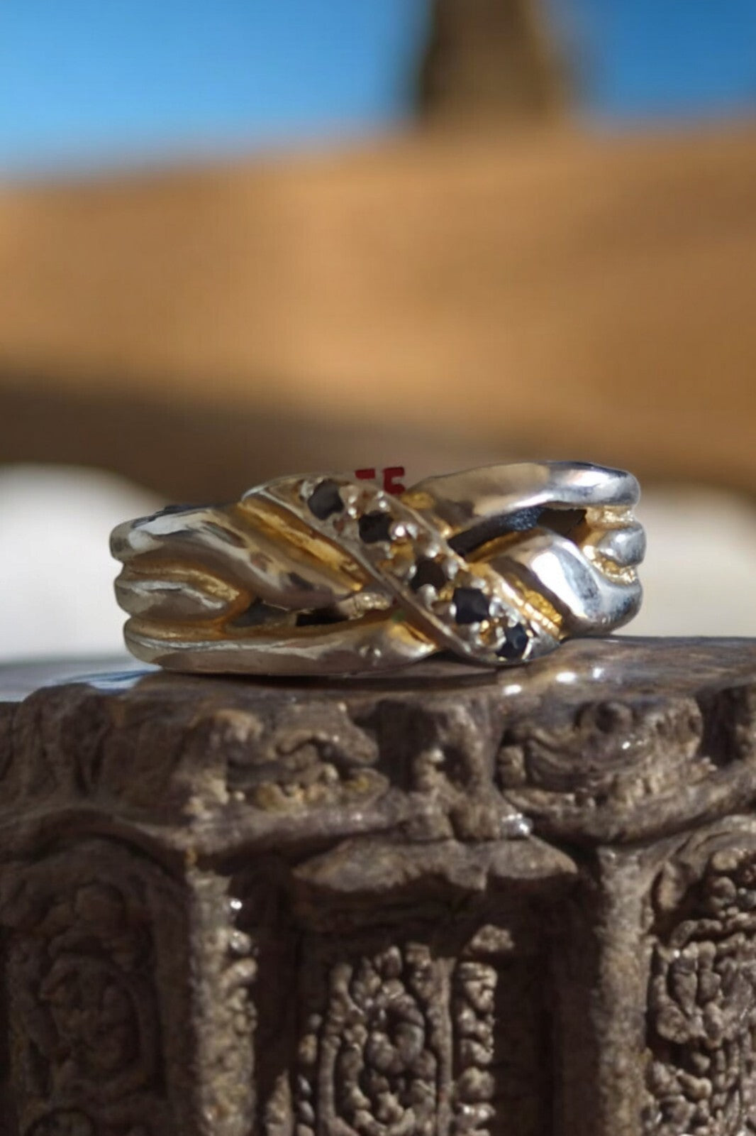 Vintage gold-plated ring, size 56, intertwined design, dark stones, collection