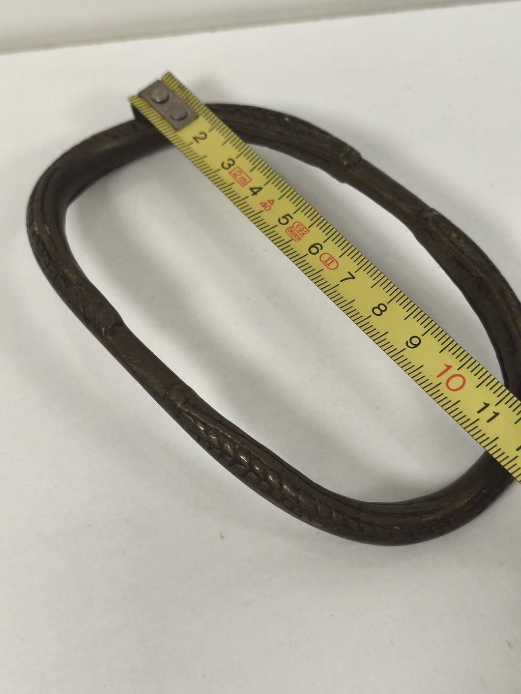 Bracelet de cheville bronze Afrique du Nord patiné, forme ovale, ethnie