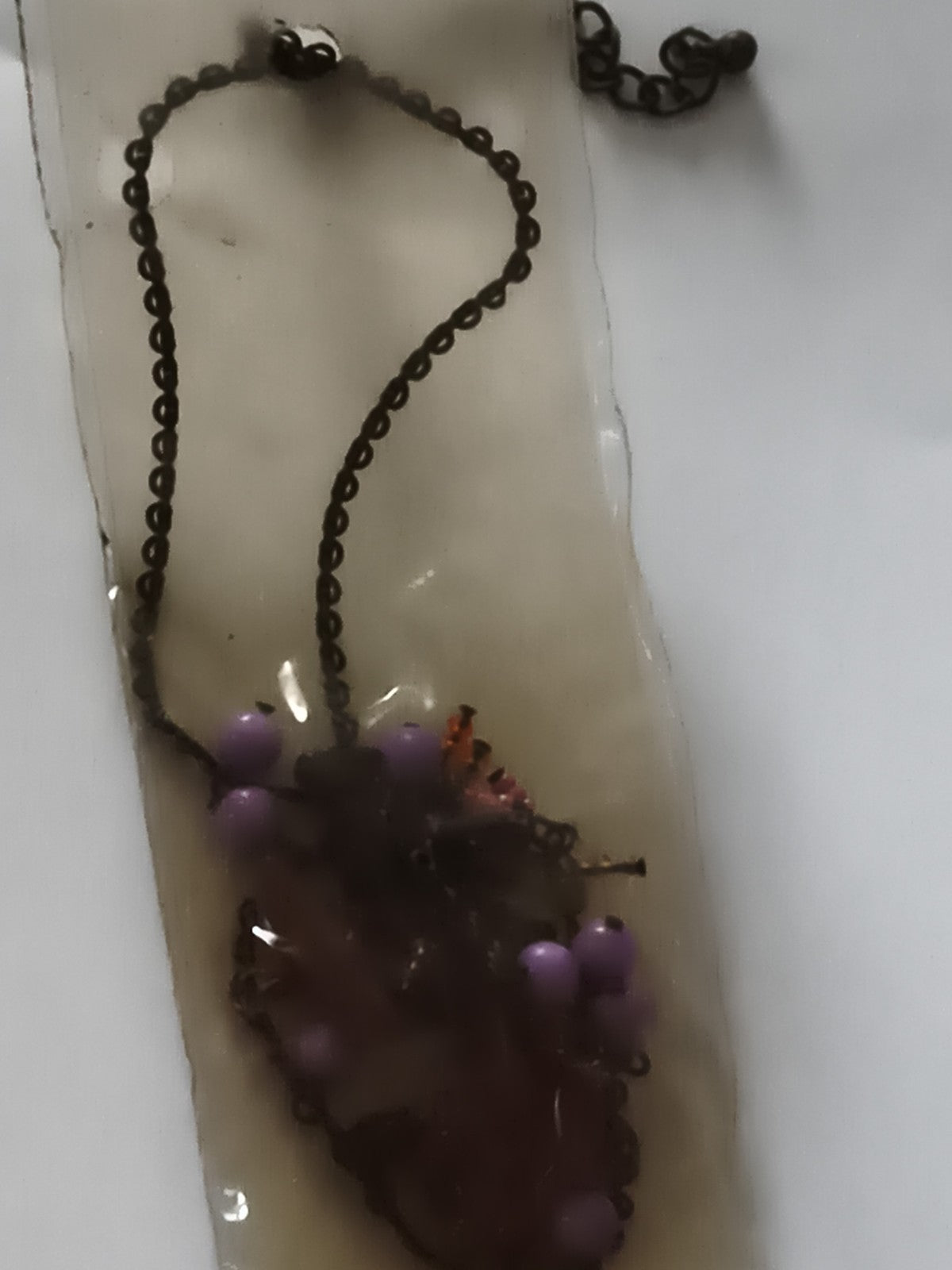 Collier vintage chaîne bronze perles mauves deadstock bijou rétro ancien