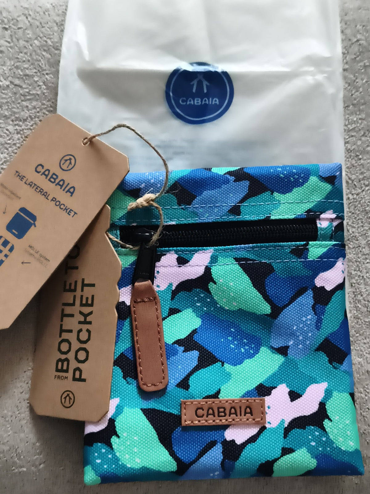 Pochette Cabaia latérale motif bleu vert neuve 15 cm accessoire sac