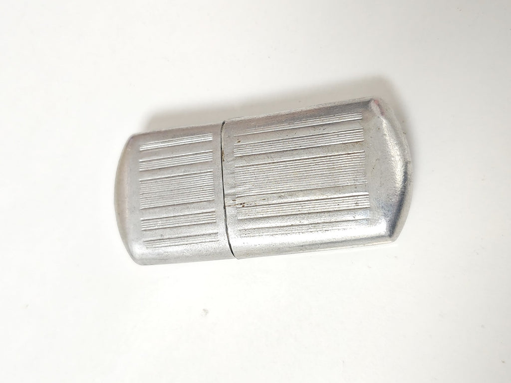 Ancien briquet militaire vintage, objet de collection rétro pour amateur d?histo