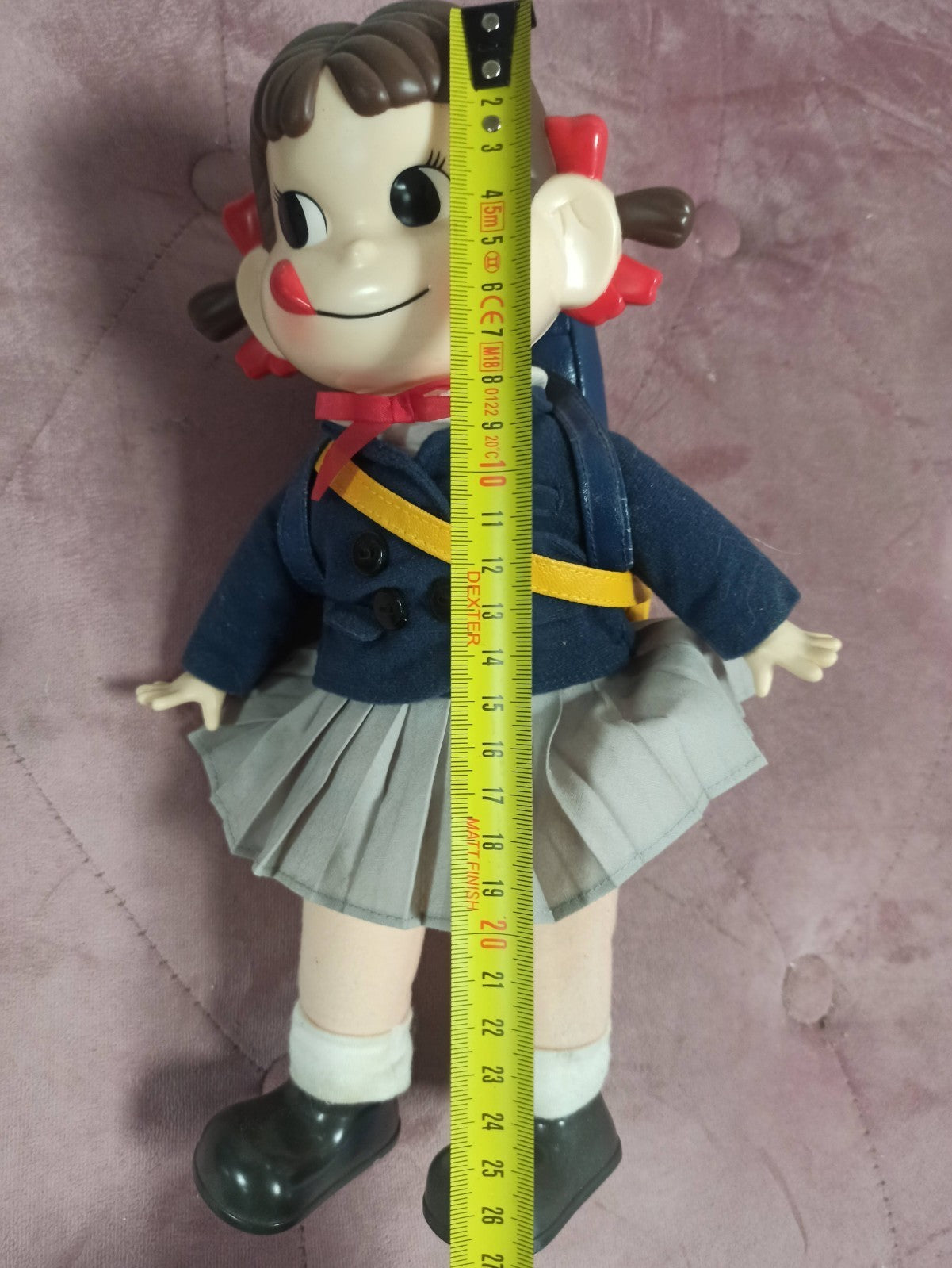 Poupée Peko-Chan vintage soft vinyl, tenue écolière, figurine japonaise