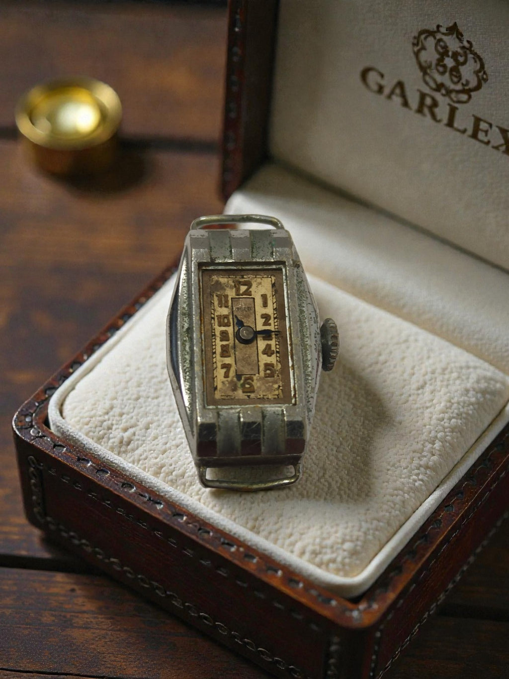 Montre mécanique femme vintage à restaurer ancienne, rétro collection montreuse